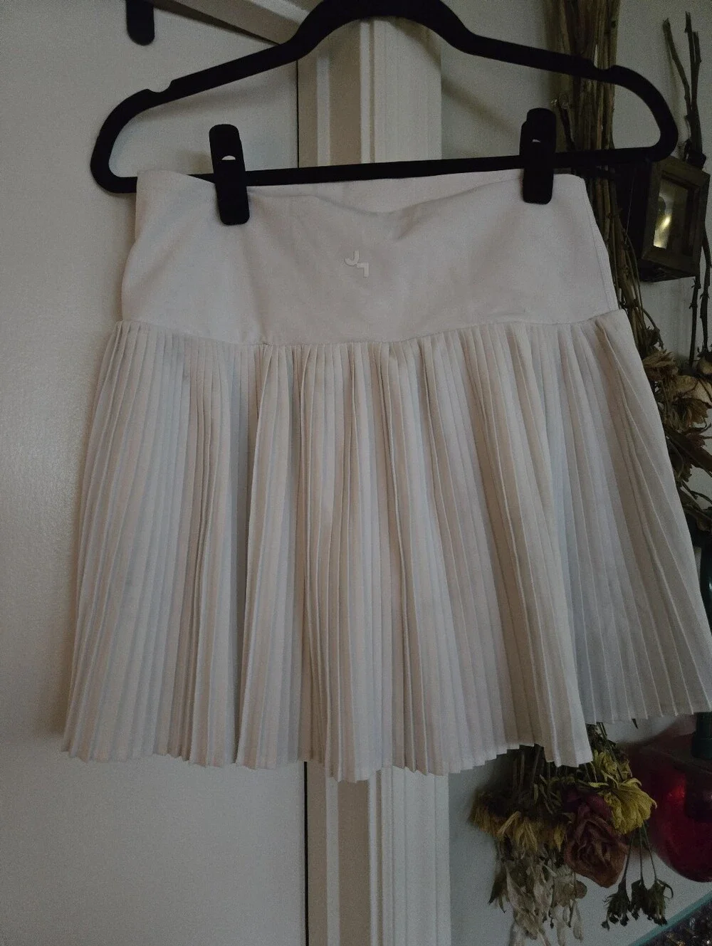 White Pleated Tennis Style Athletic Stretch Skort - Picture 4 of 6